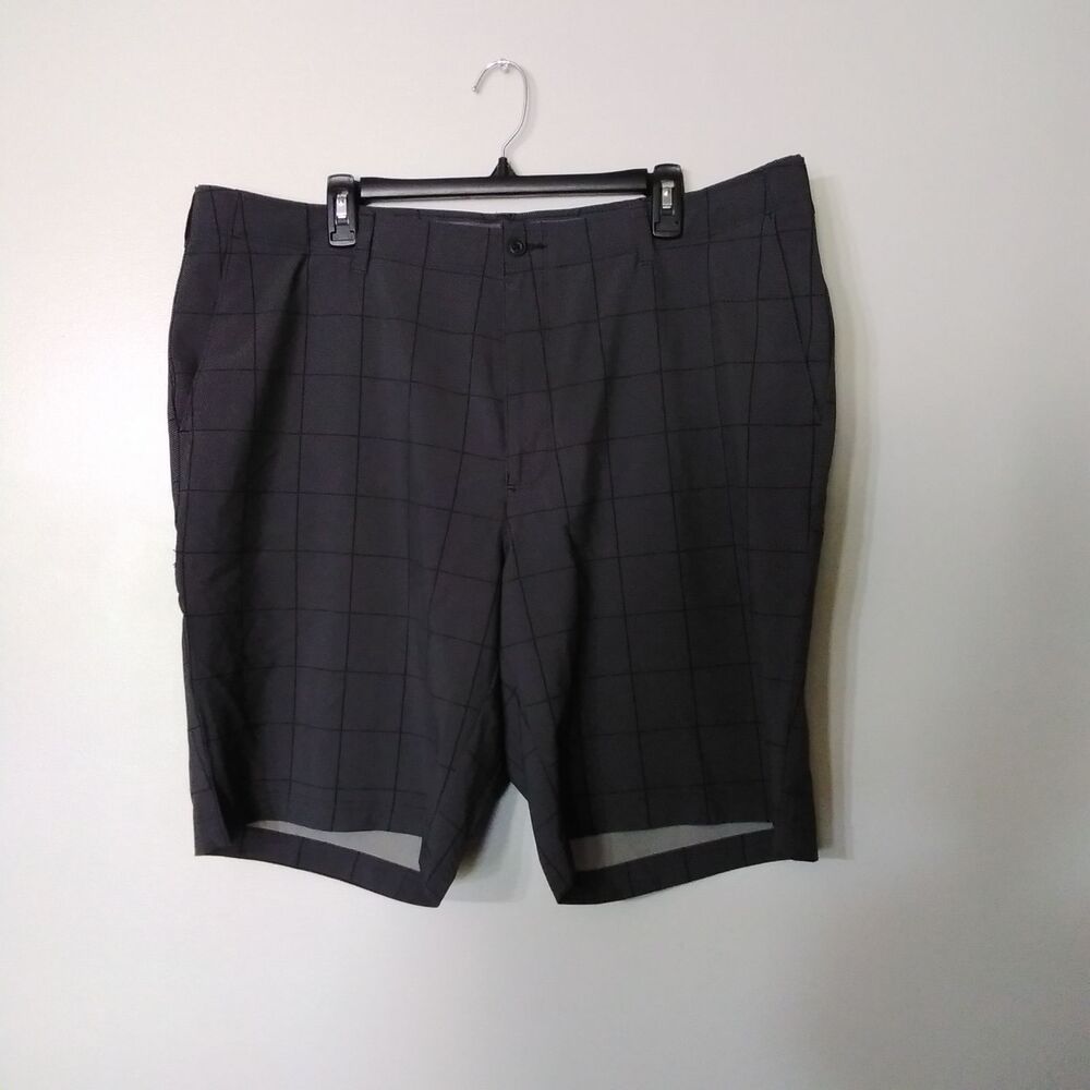 PGA Tour Golf Men's Shorts size 42.
